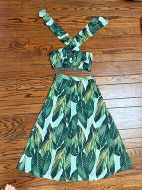 Luxxel Green Tropical Leaf Two-Piece Set